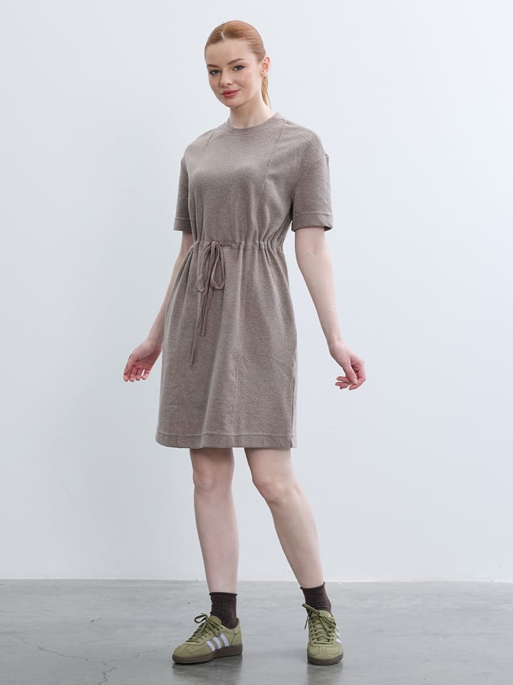 BGN Kleid in Beige - 82% | Größe 36 | Damen-kleider