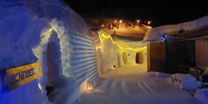 Iglu im Schneedorf Hochötz