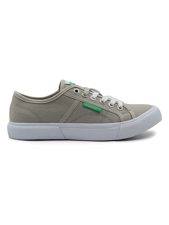 Sneakers in Khaki