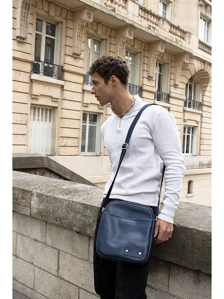 Leder-Umhängetasche "Hemi" in Blau - (B)24 x (H)27 x (T)7 cm