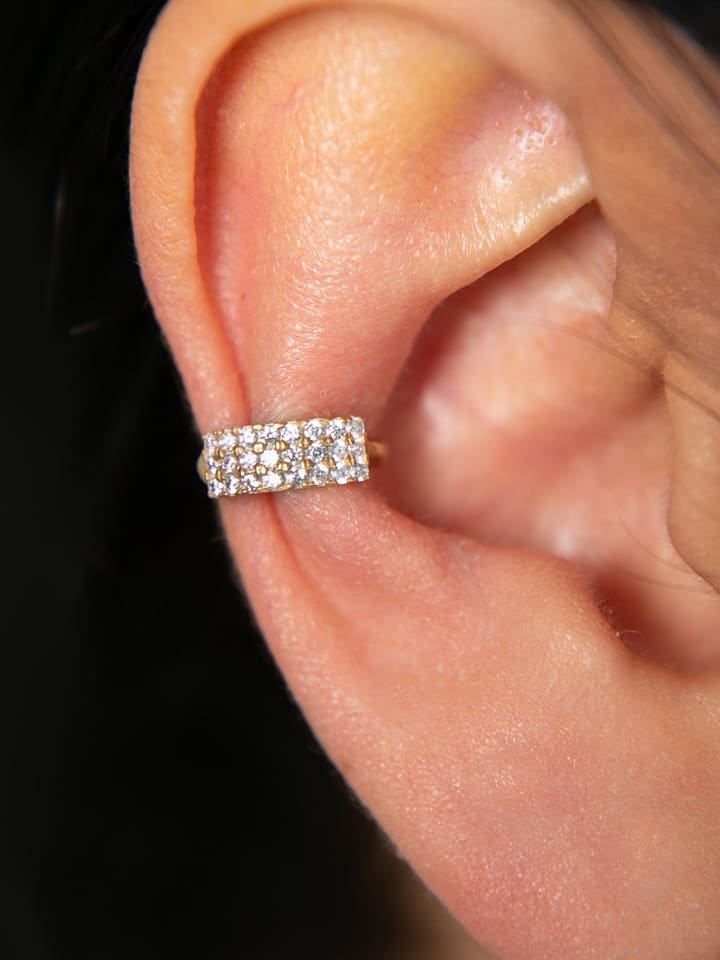 Zilveren earcuff met edelstenen