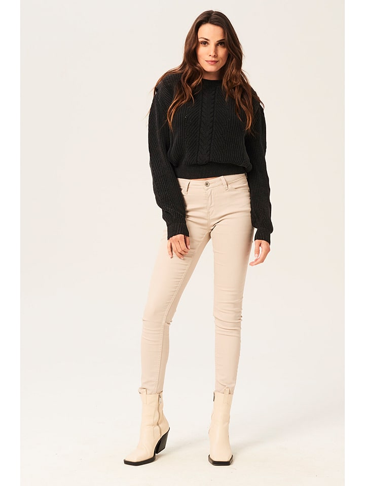 Sweter w kolorze czarnym
