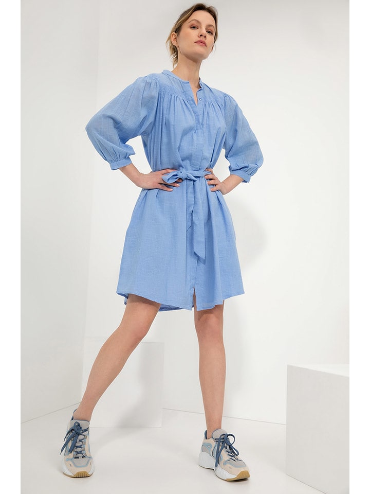 Kleid in Hellblau