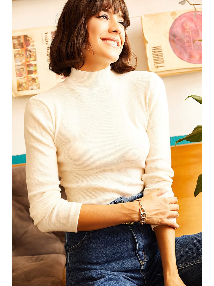 Sweter w kolorze kremowym