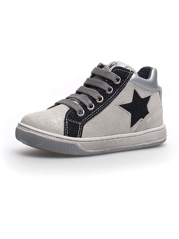 Sneakers in Grau