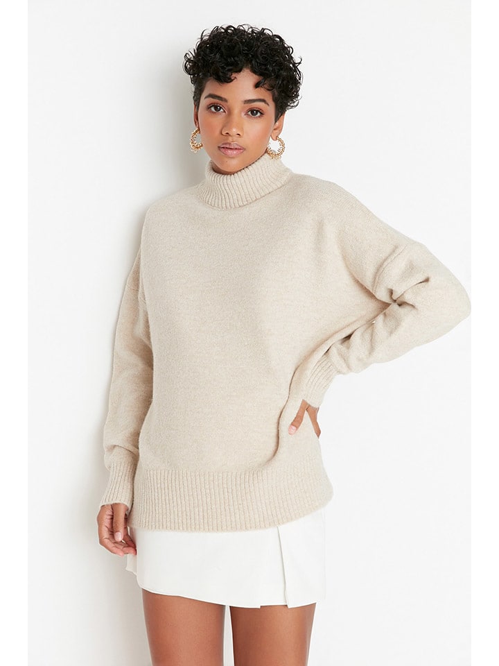 Sweter w kolorze beżowym