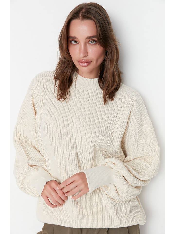 Sweter w kolorze kremowym
