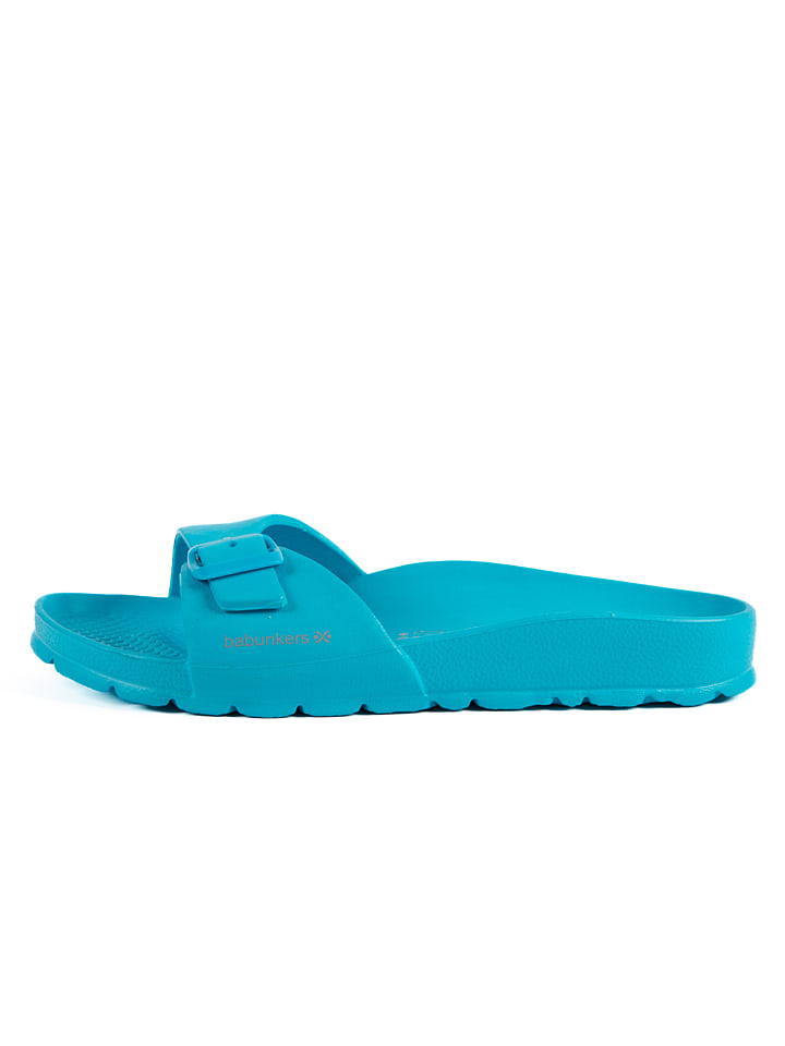 Pantoletten in Hellblau
