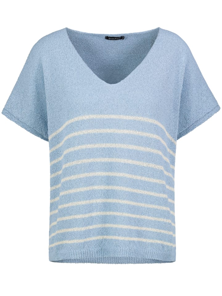 Pullover in Hellblau