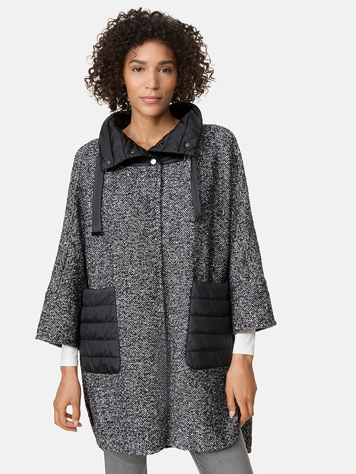 Cape in Schwarz