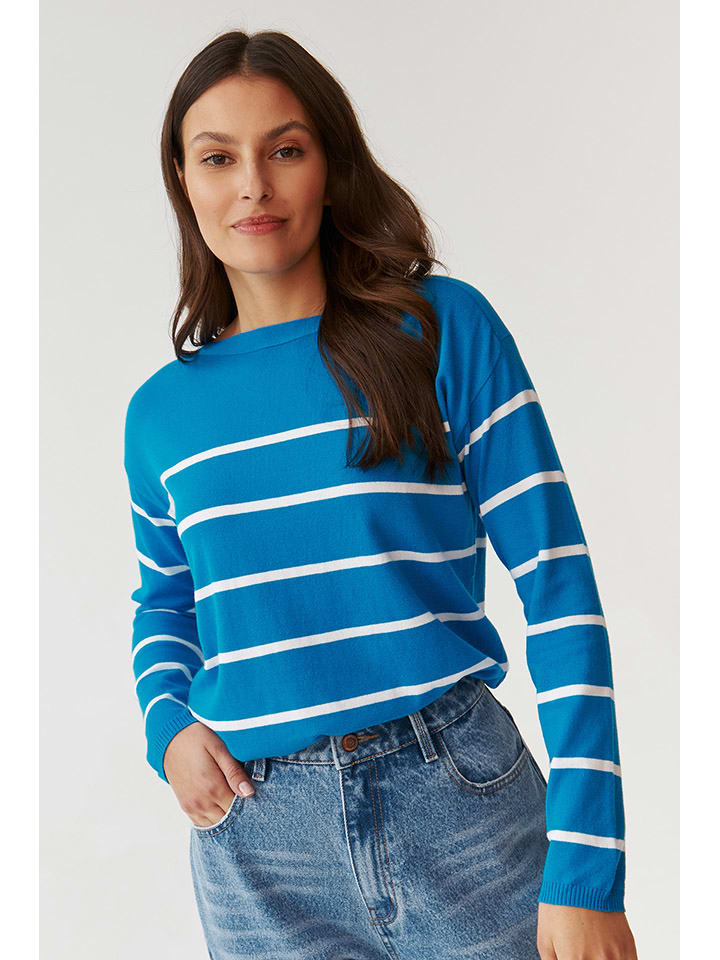 Sweter w kolorze niebieskim