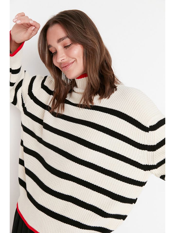 Sweter w kolorze kremowo-czarnym