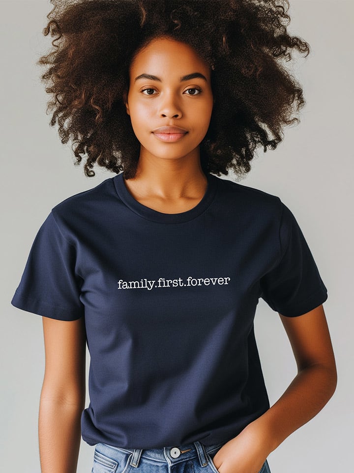 Shirt "Family First Forever" donkerblauw