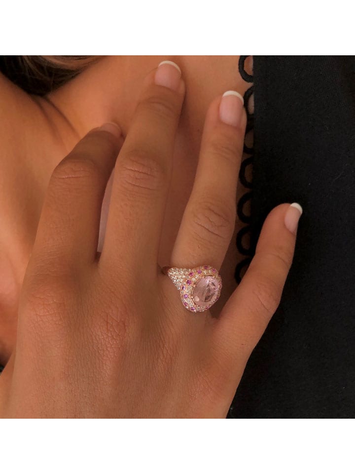 Pozłacany pierścionek z kamieniami szlachetnymi
