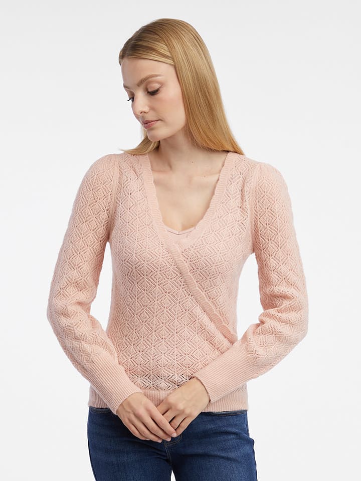 Sweter w kolorze jasnoróżowym