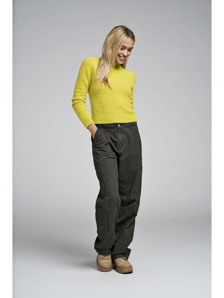 Sweter w kolorze zielonym