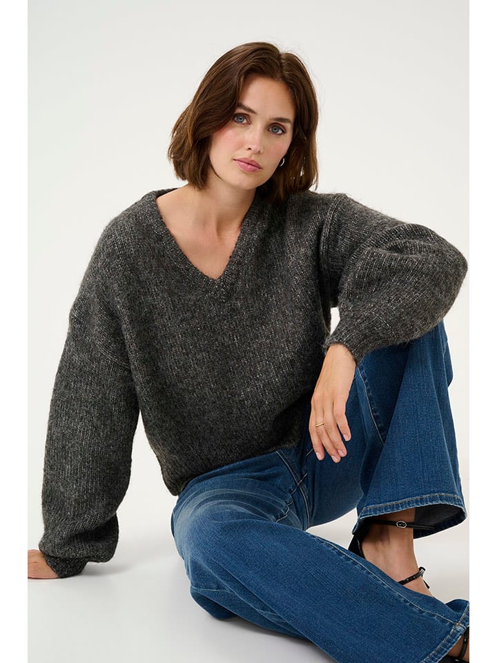 Sweter w kolorze antracytowym