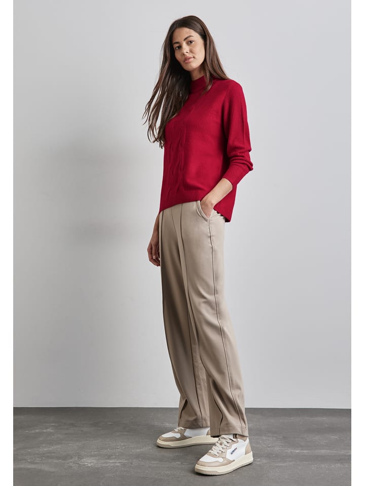 Sweter w kolorze czerwonym