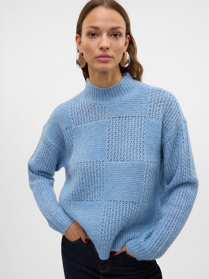 Sweter w kolorze błękitnym