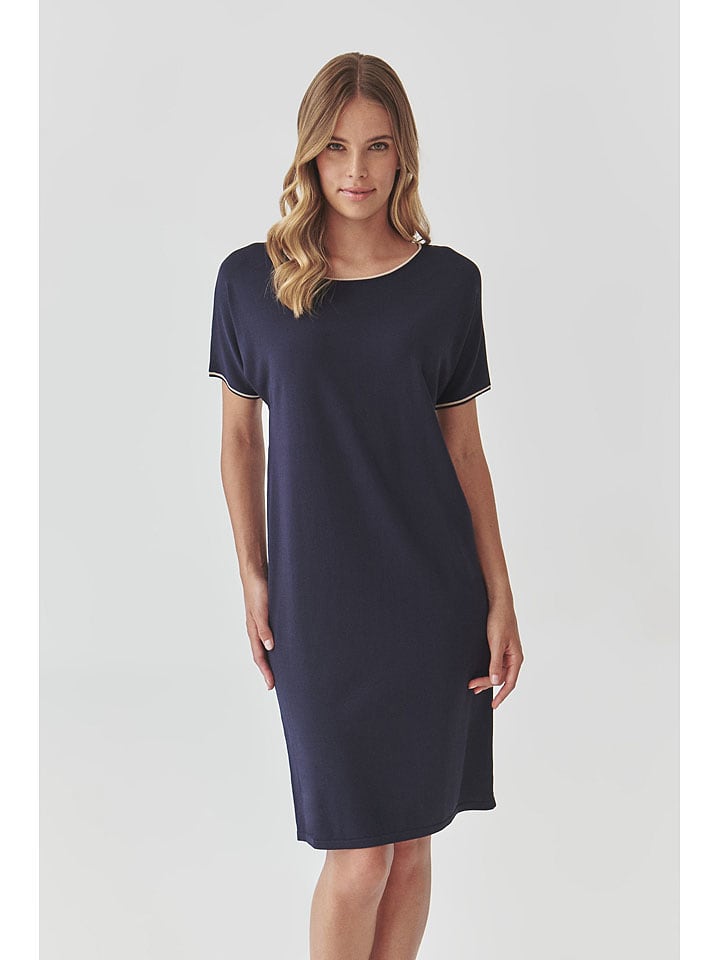 Kleid in Dunkelblau