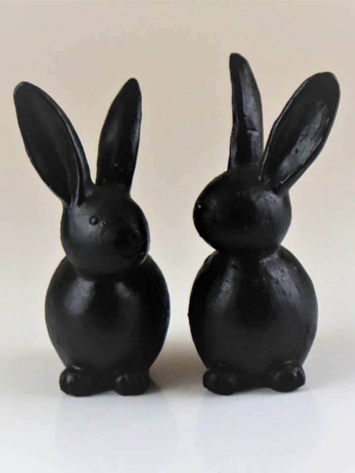 Figurka dekoracyjna w kolorze czarnym - 7 x 17,8 x 11,5 cm