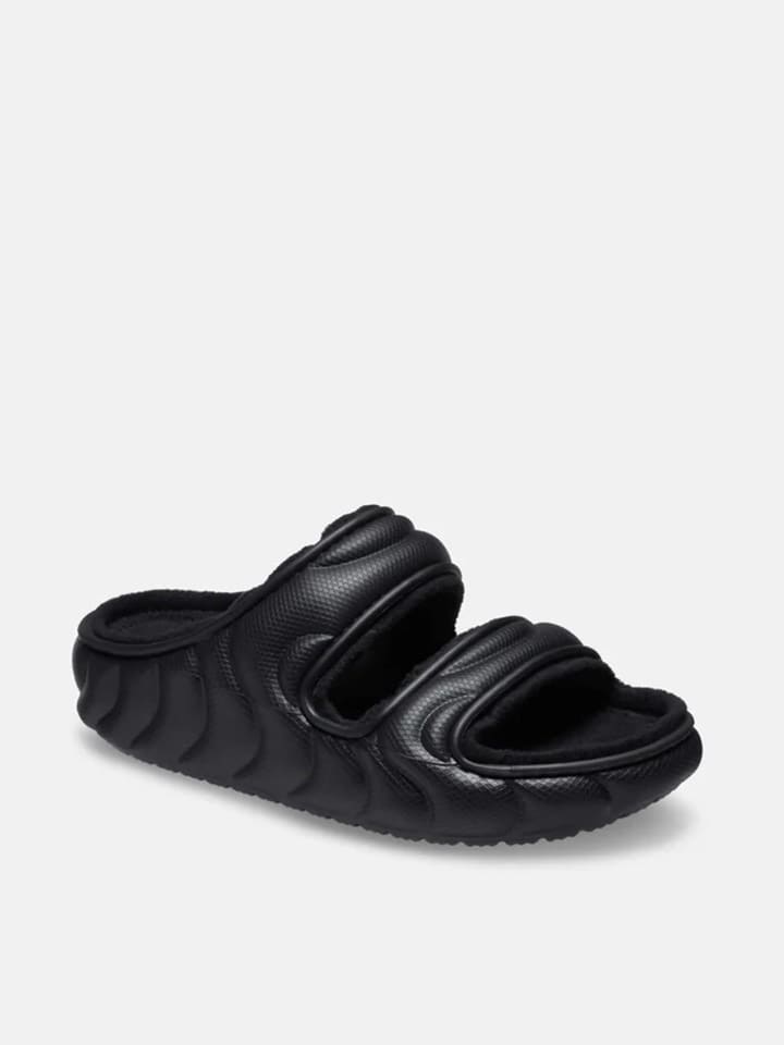 Klapki "Classic Cozzzy Overpuff" w kolorze czarnym