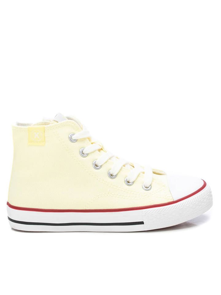 Sneakers in Gelb