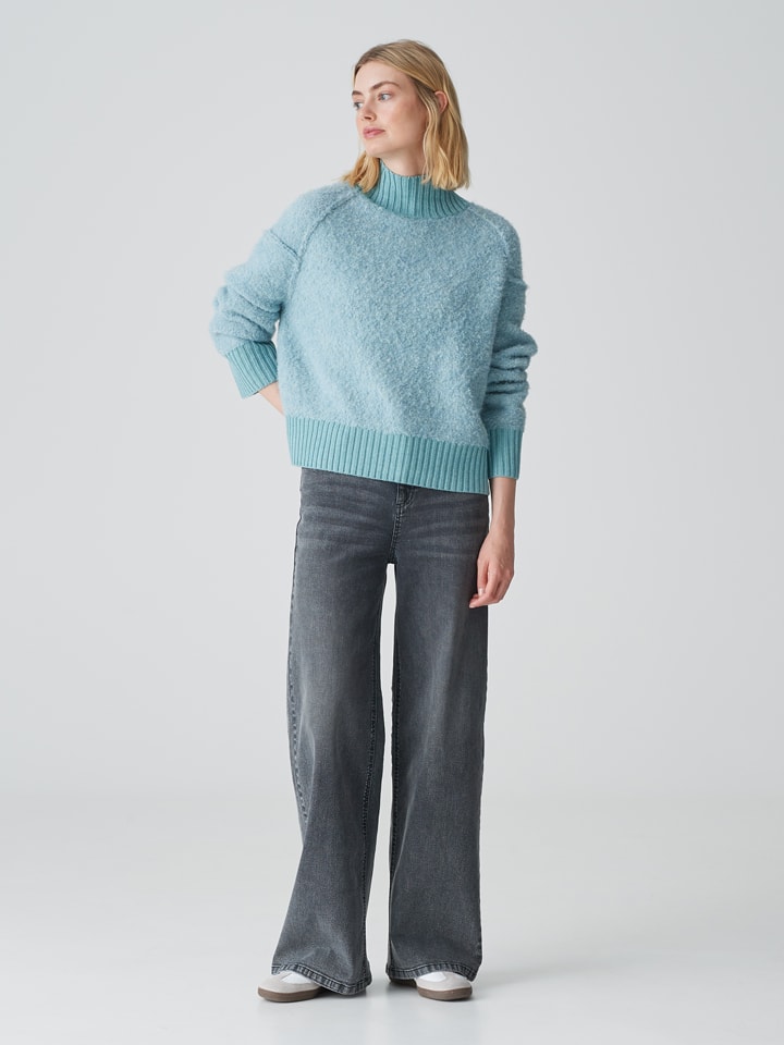 Sweter w kolorze turkusowym