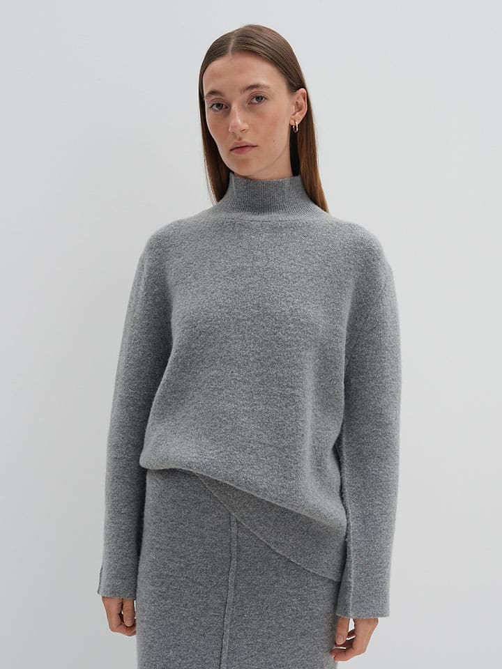 Sweter w kolorze szarym