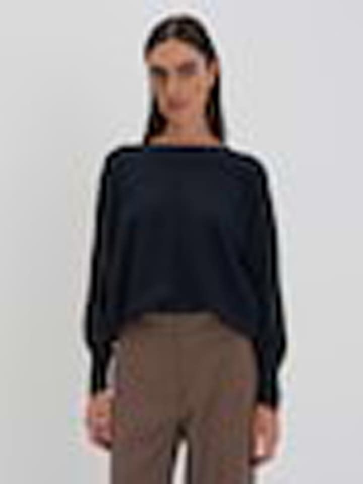 Sweter w kolorze granatowym