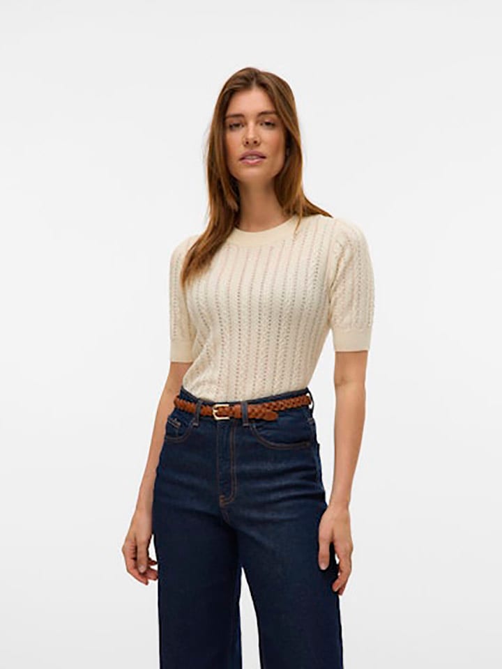 Sweter w kolorze beżowym