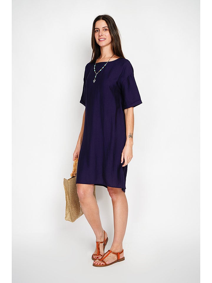Kleid in Dunkelblau