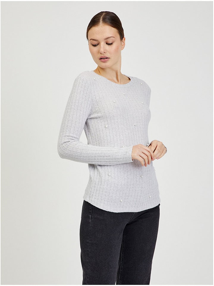 Sweter w kolorze jasnoszarym
