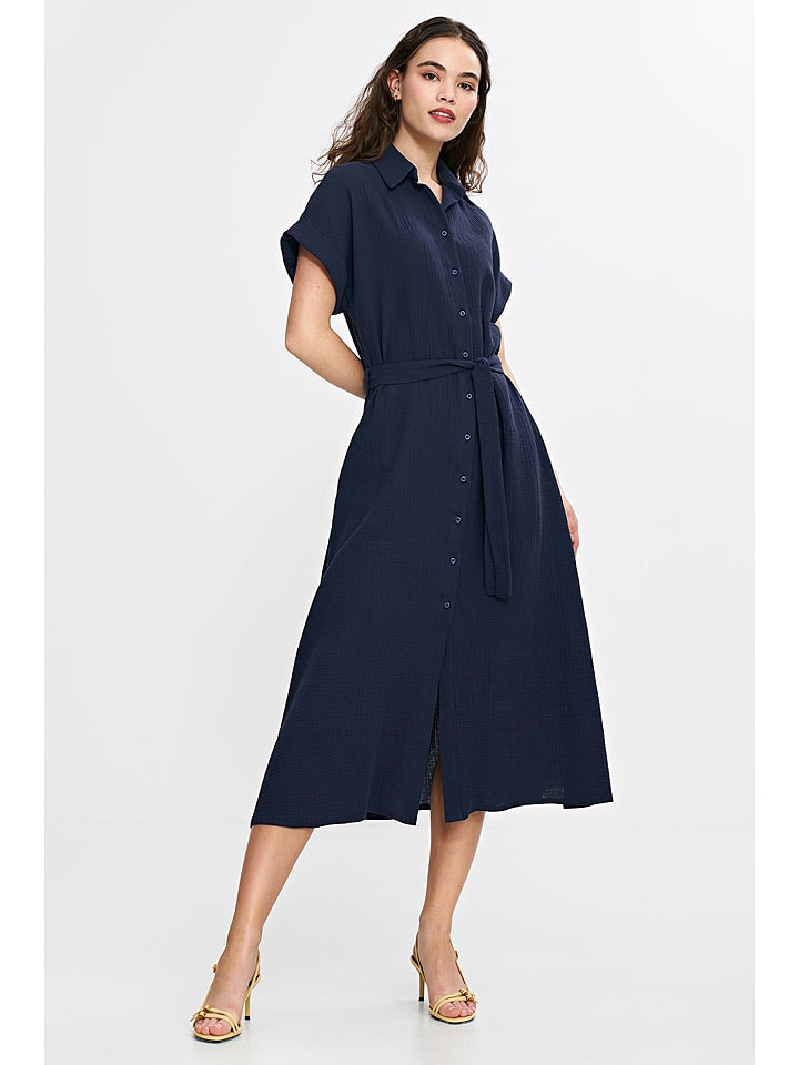 Kleid in Dunkelblau