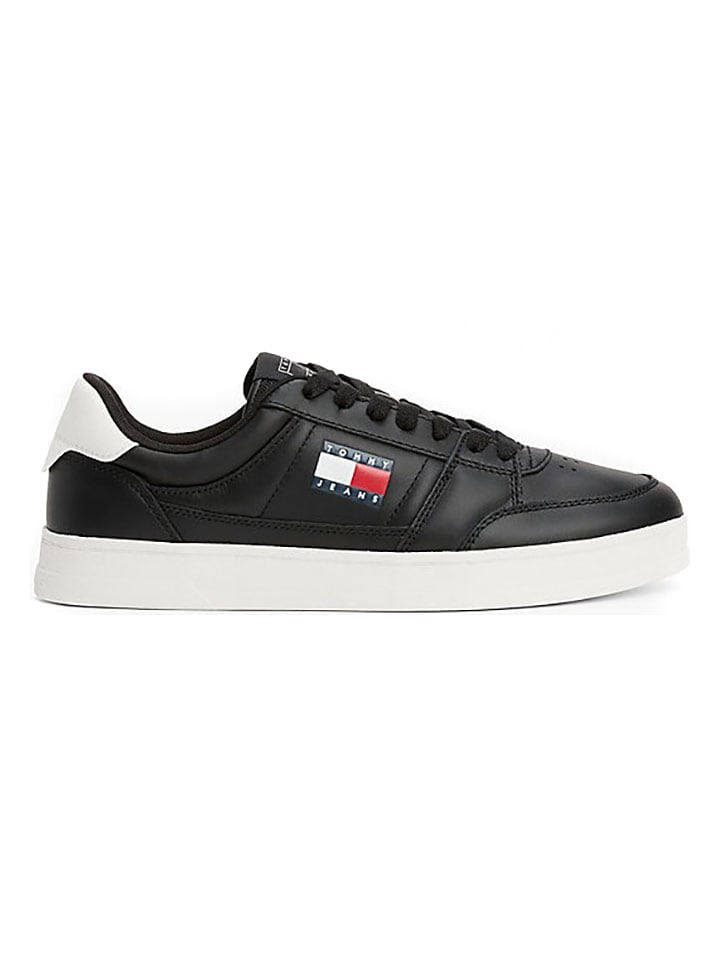 Sneakers in Schwarz