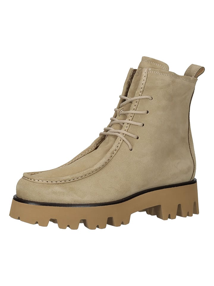 Boots in Beige