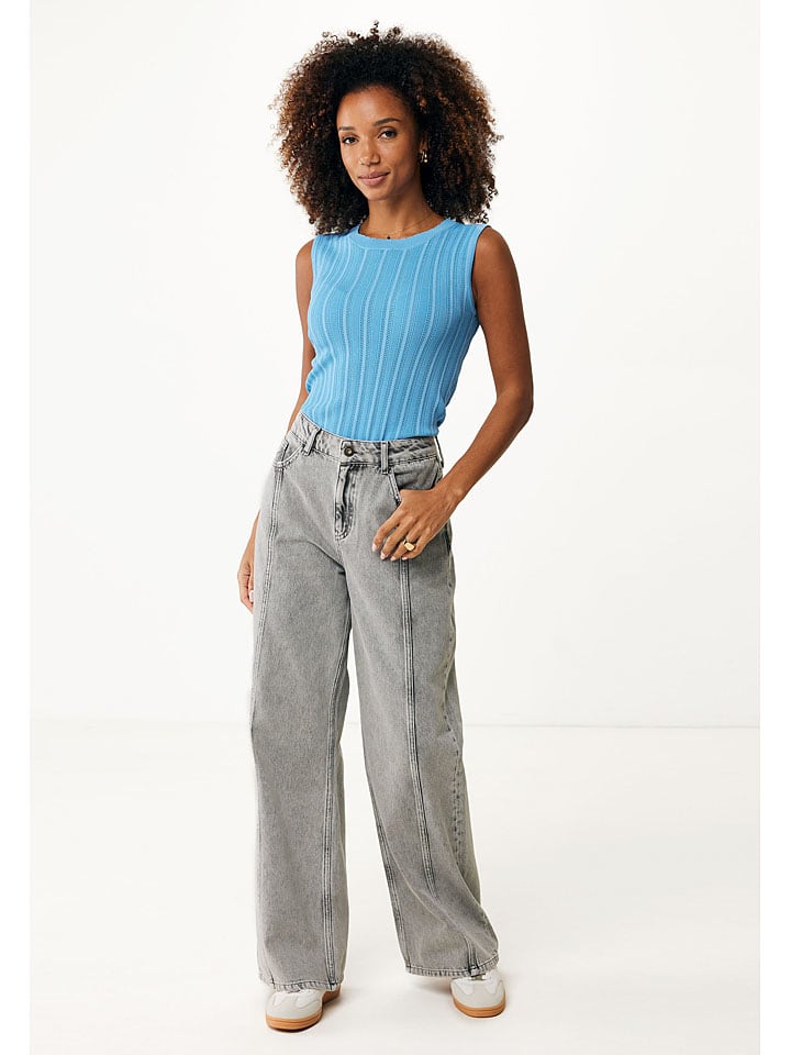 Top in Hellblau