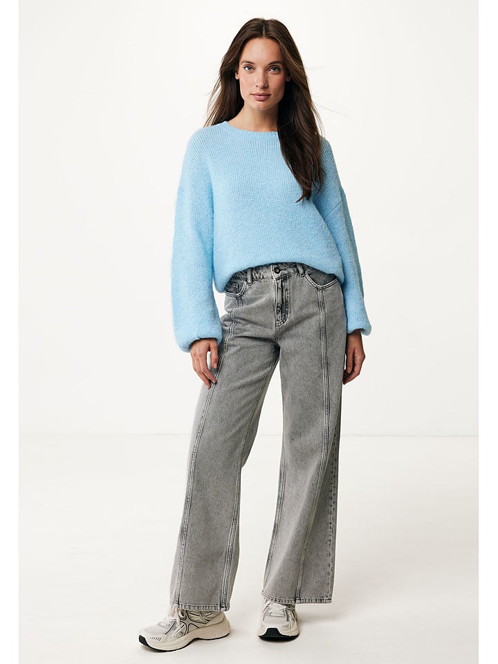 Pullover in Hellblau