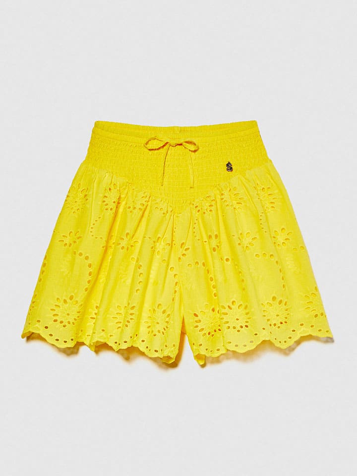 Shorts in Gelb