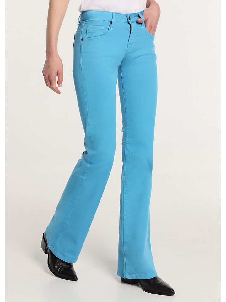 Hose in Hellblau