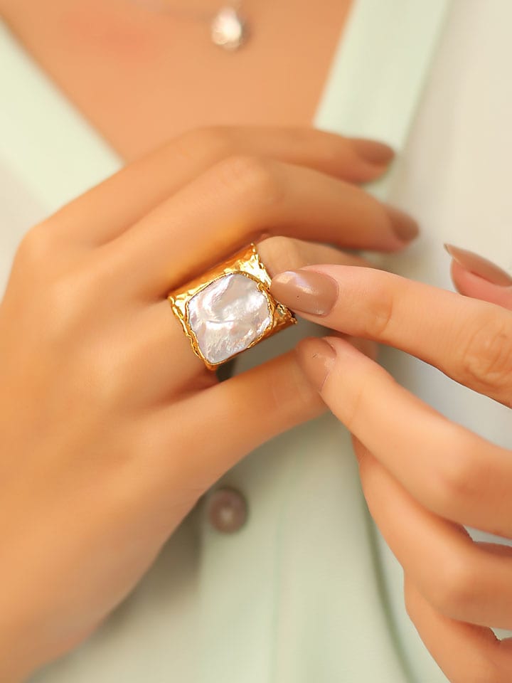 Vergulde ring met parel