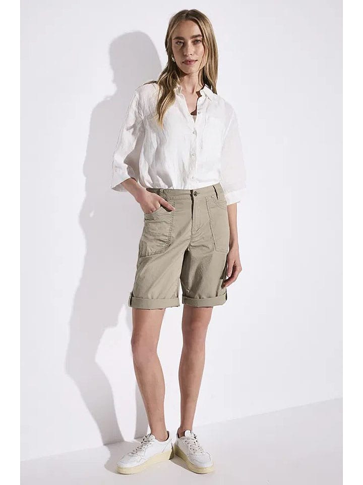 Bermudas in Taupe