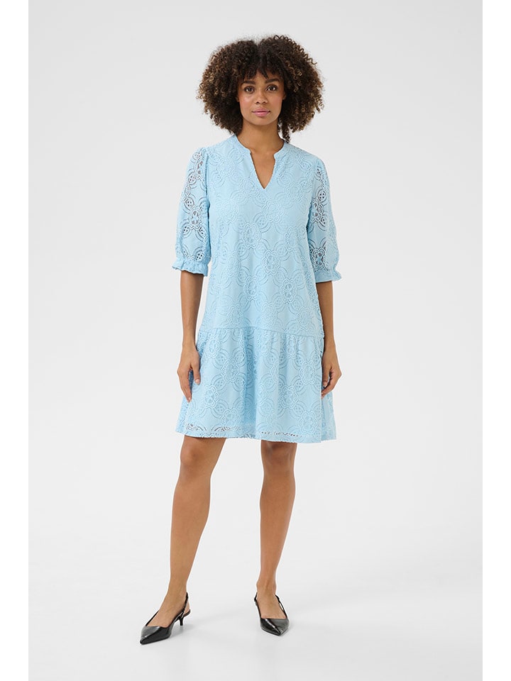 Kleid in Hellblau
