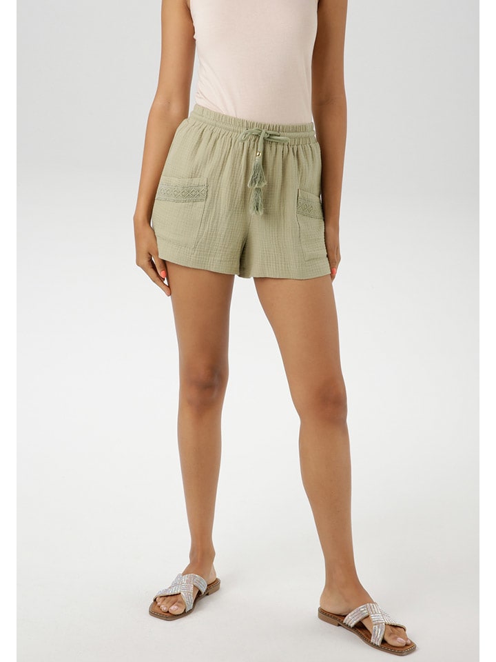 Shorts in Grün