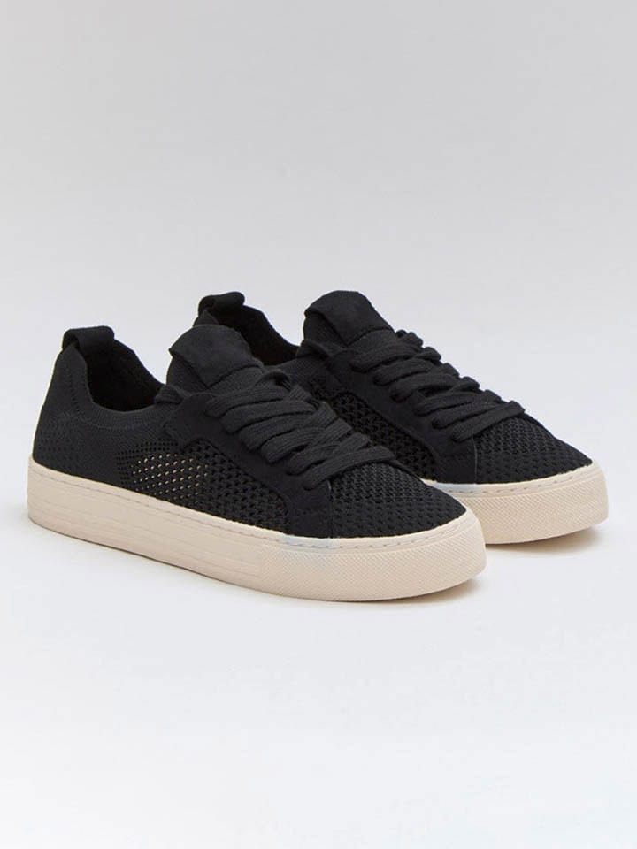 Sneakers in Schwarz