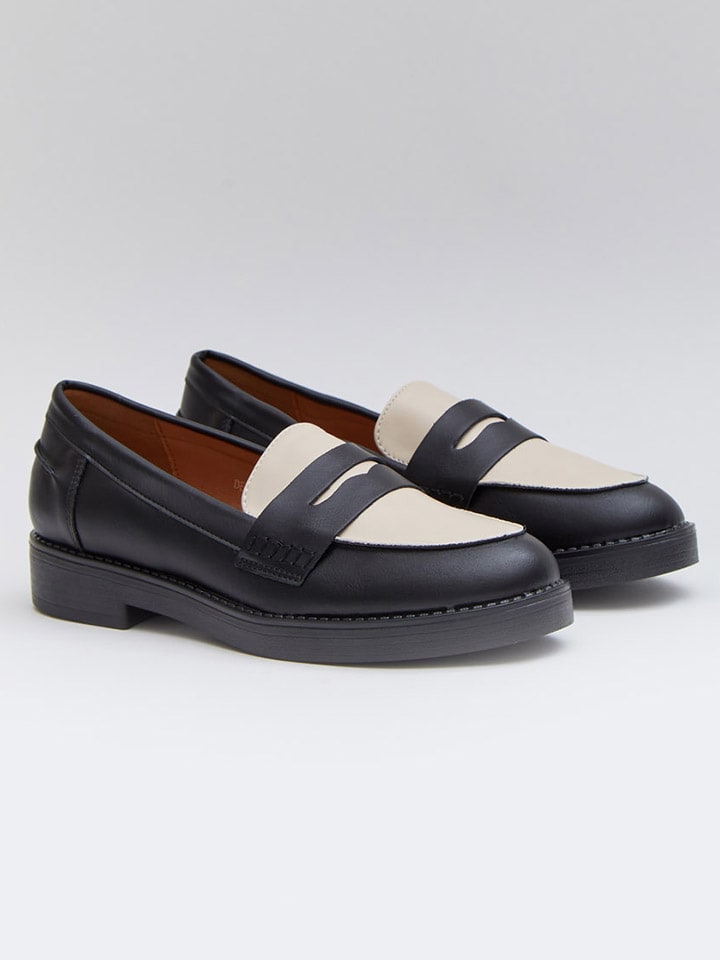 Mokassins in Schwarz/ Creme