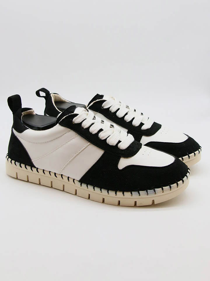 Sneakersy w kolorze biało-czarnym