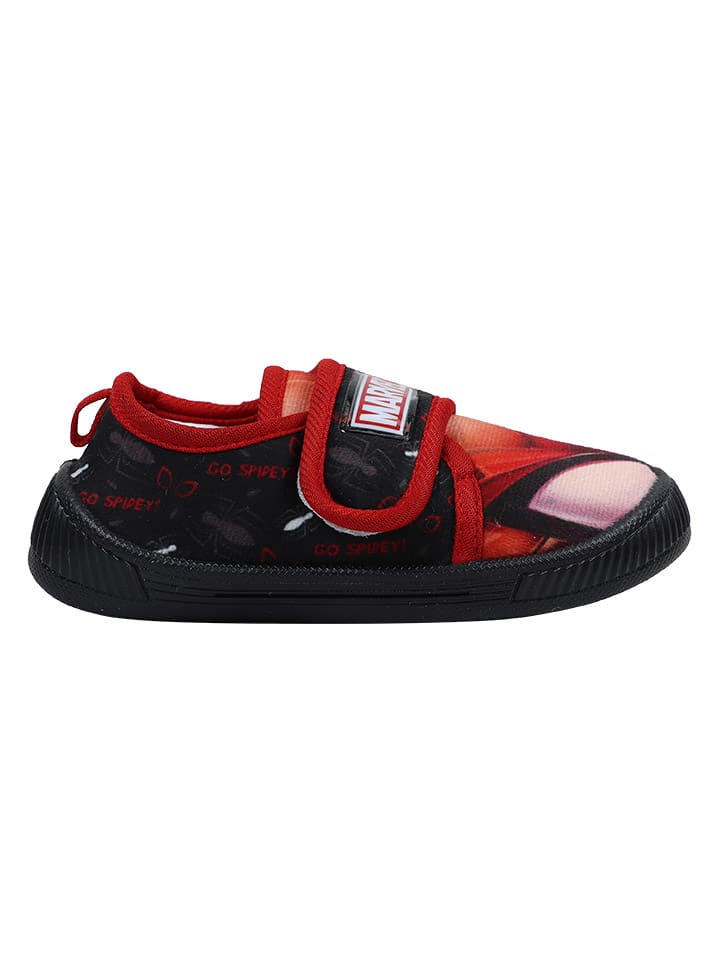 Slippersy w kolorze czarno-czerwonym