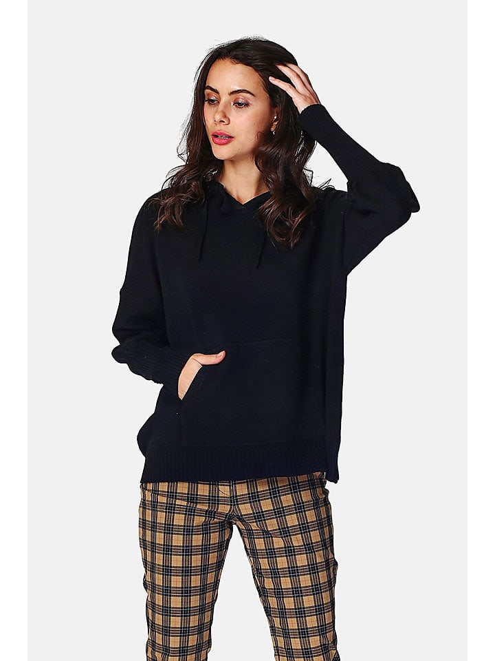 Sweter w kolorze czarnym