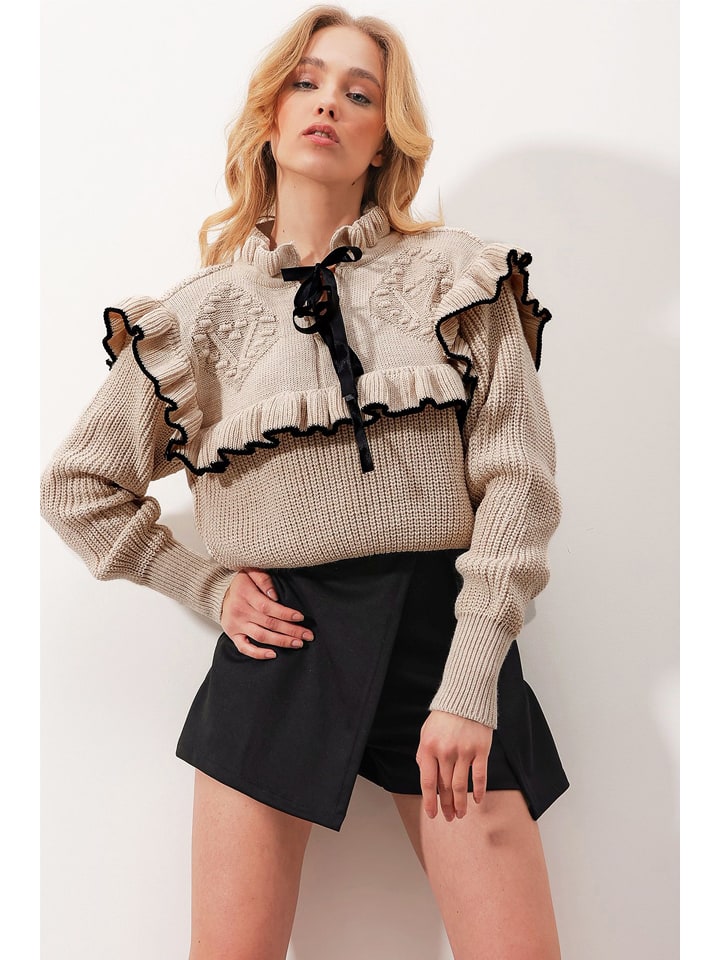 Sweter w kolorze beżowym